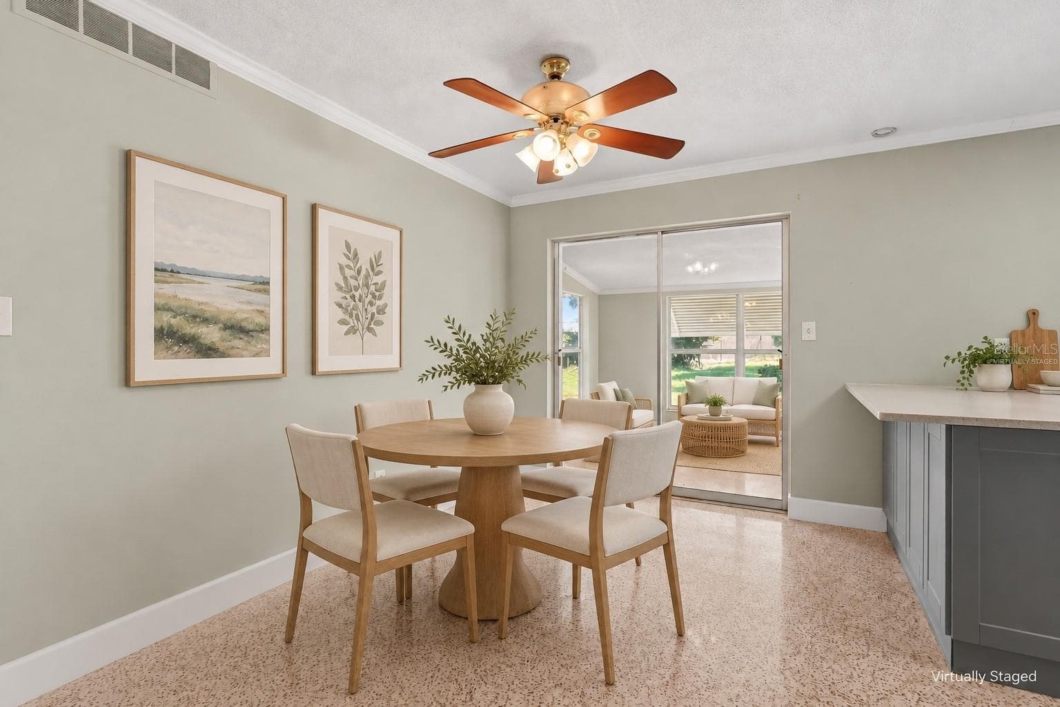 Virtually Staged - 2815 BAY DR, BRADENTON