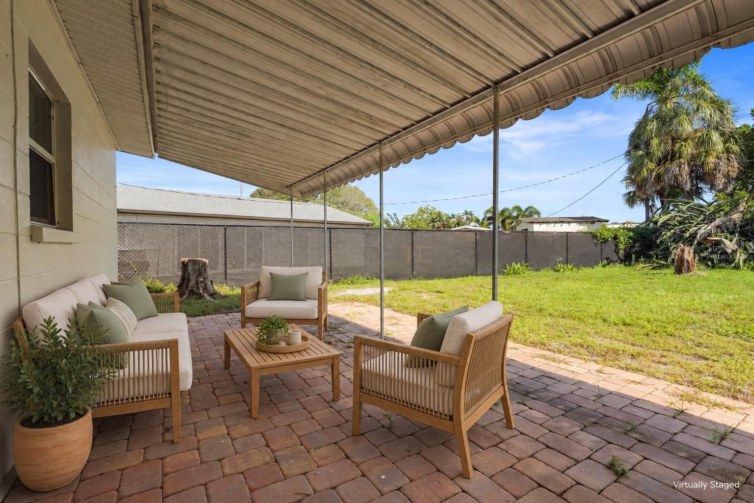 Virtually Staged - 2815 BAY DR, BRADENTON