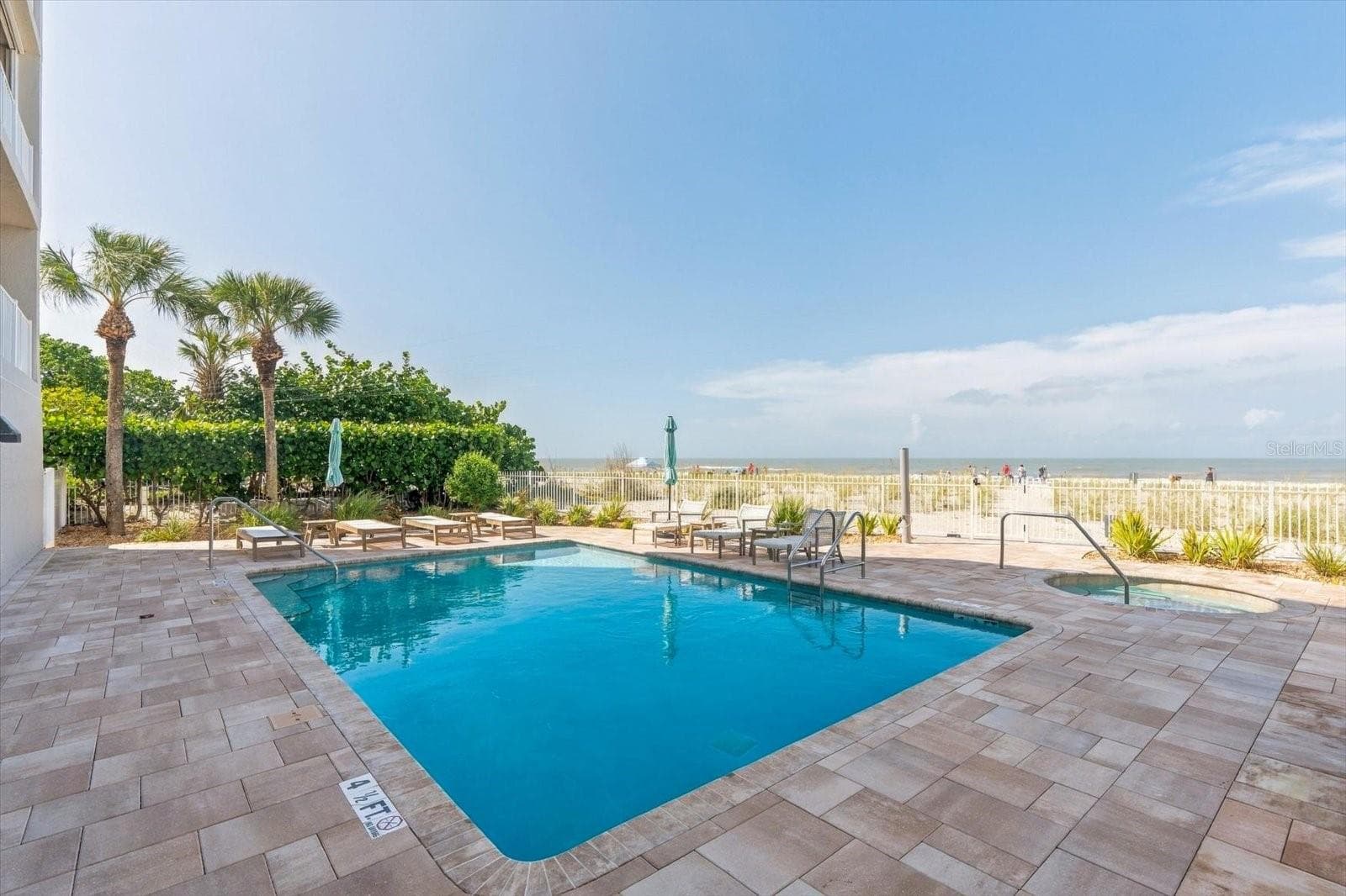 Pool facing the beach and Gulf - 19600 GULF BLVD #301, INDIAN SHORES
