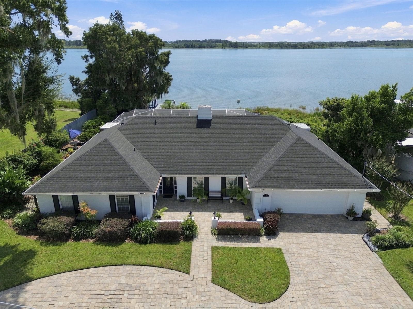 1921 MANOR CIR SE