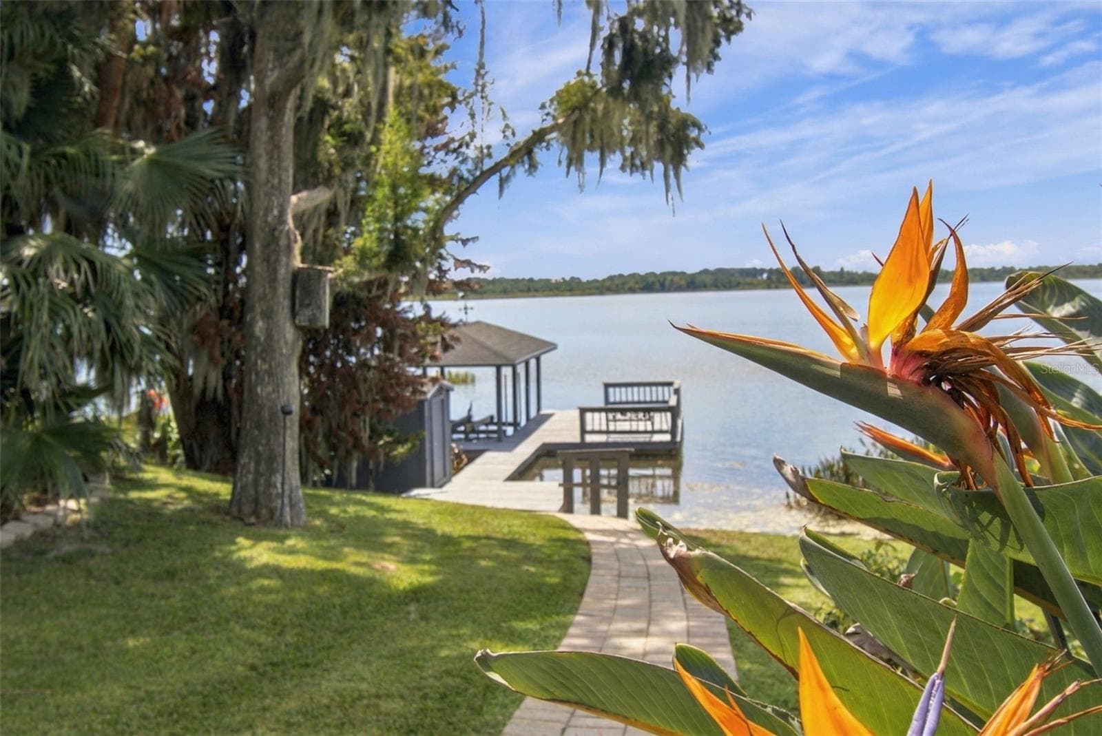 Lakefront/paved walkway - 1921 MANOR CIR SE, WINTER HAVEN