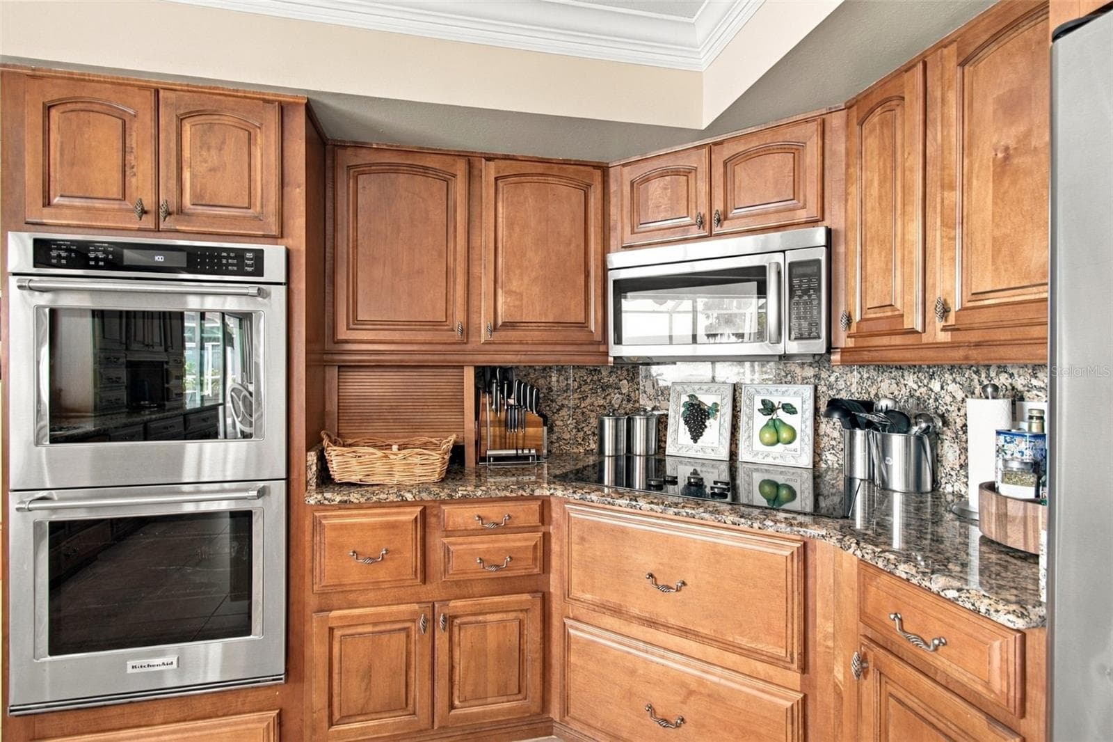 Kitchen - Built in double convection ovens - 1921 MANOR CIR SE, WINTER HAVEN