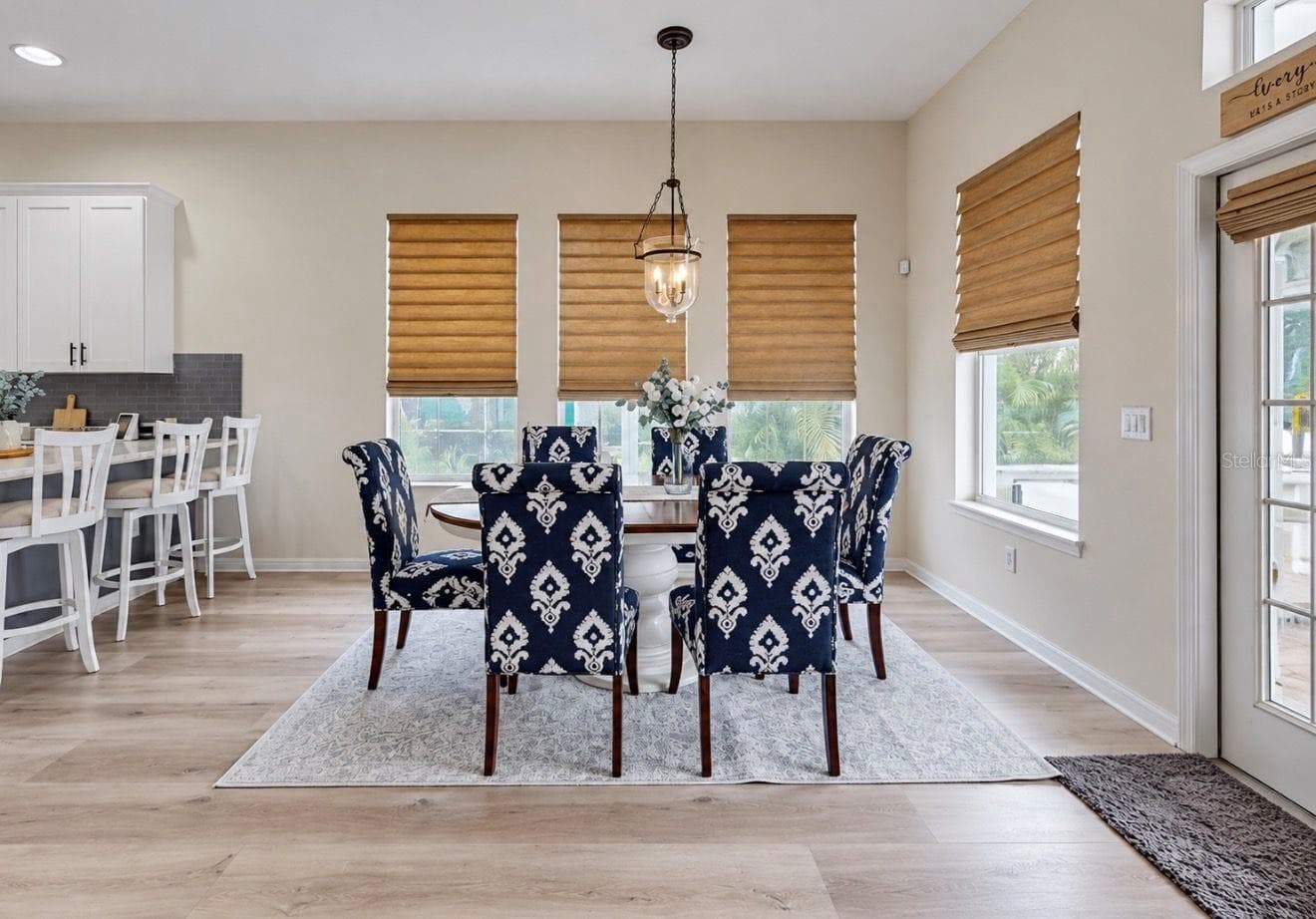 Dinette/ Breakfast area - 542 ISLEBAY DR, APOLLO BEACH