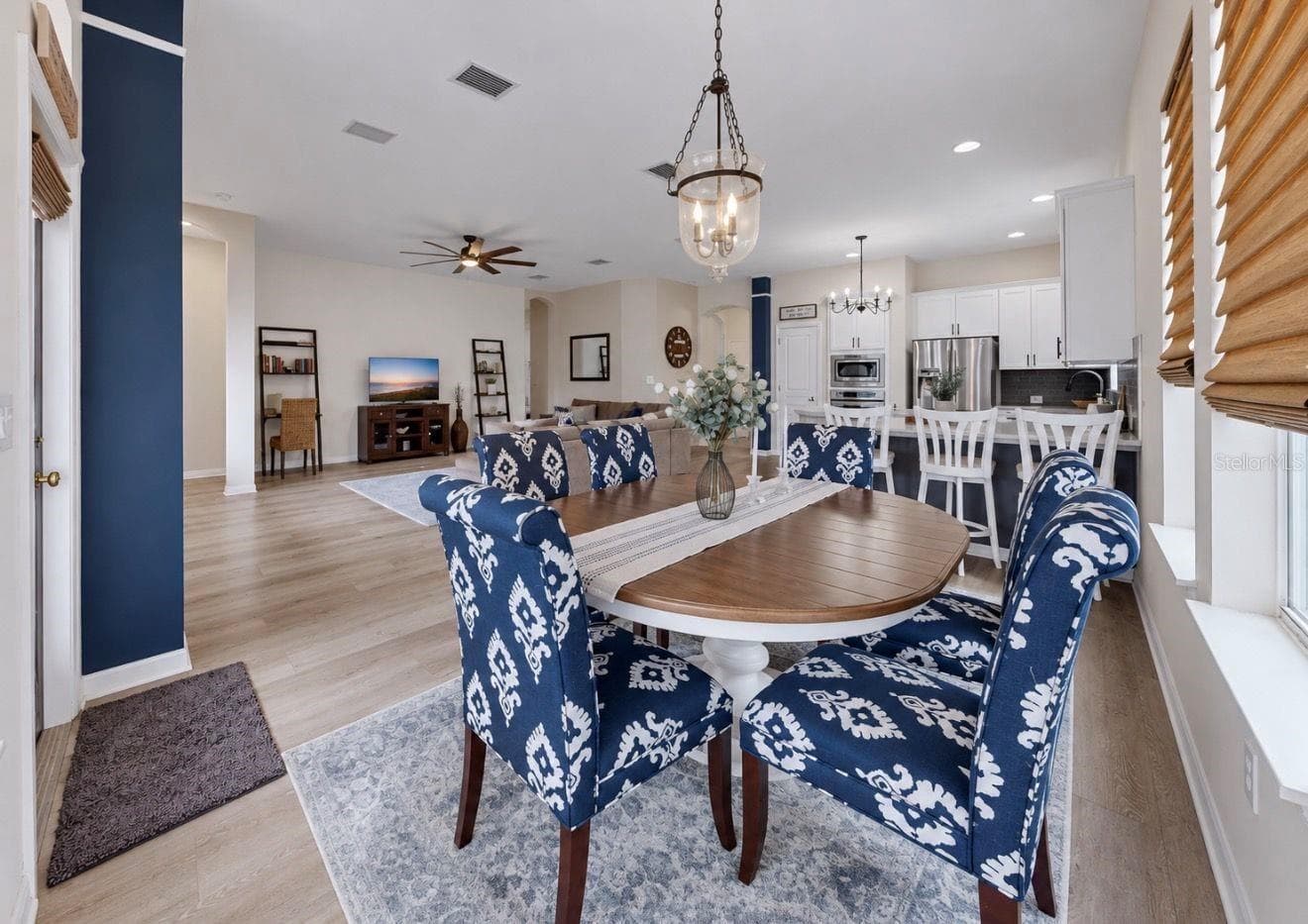 Dinette/ Breakfast area - 542 ISLEBAY DR, APOLLO BEACH
