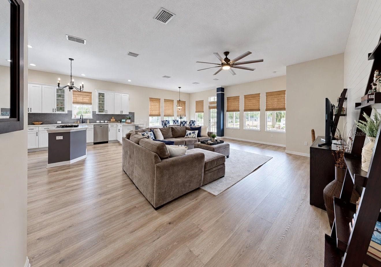Family Room/ Great Room - 542 ISLEBAY DR, APOLLO BEACH