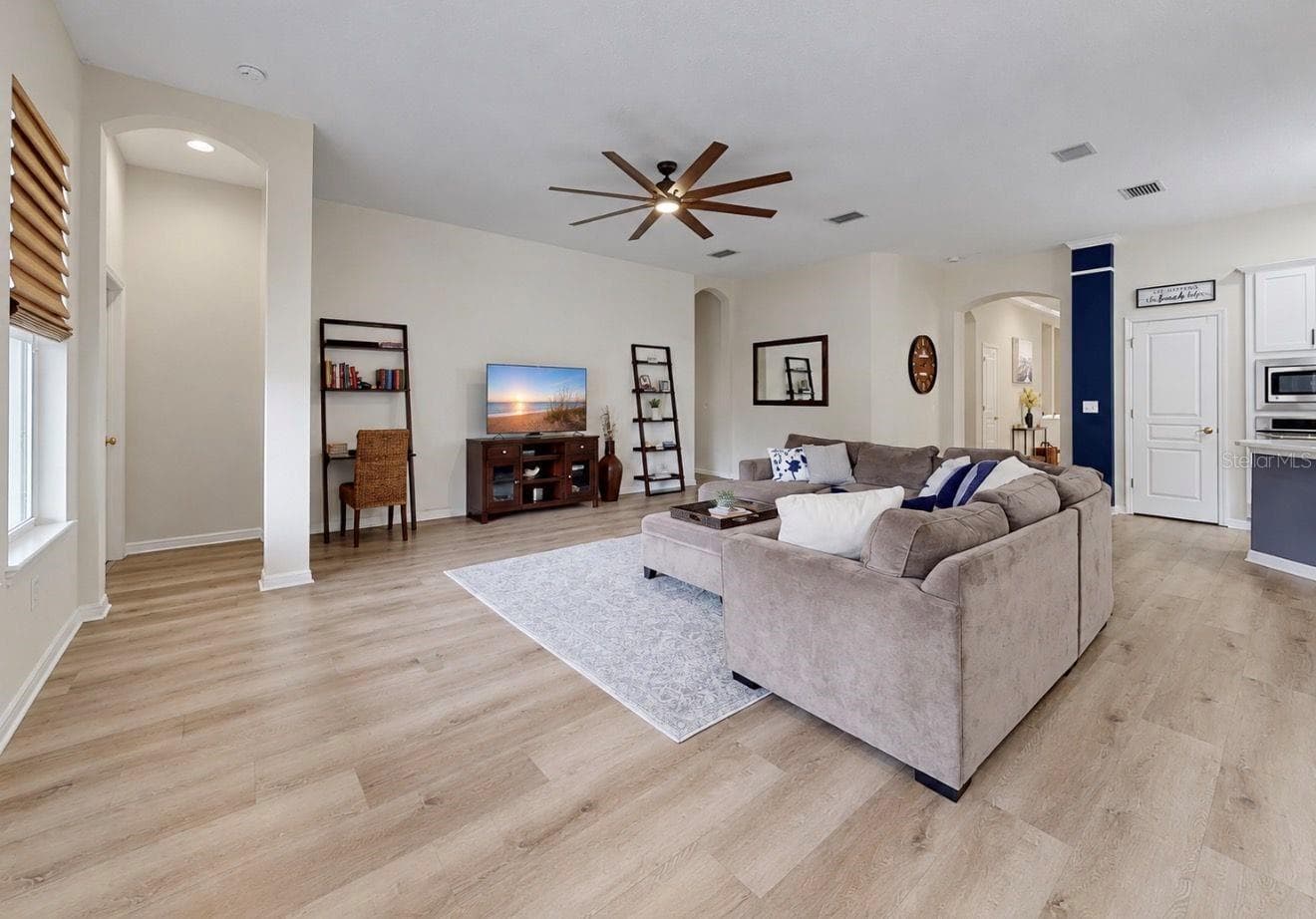 Family Room/ Great Room - 542 ISLEBAY DR, APOLLO BEACH