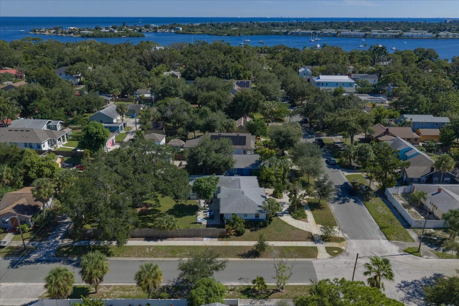 Single Family Residence at 2534 BAYSIDE DR S, ST PETERSBURG, photo 41 of 45