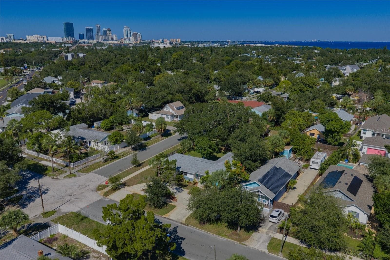 Single Family Residence at 2534 BAYSIDE DR S, ST PETERSBURG, photo 42 of 45
