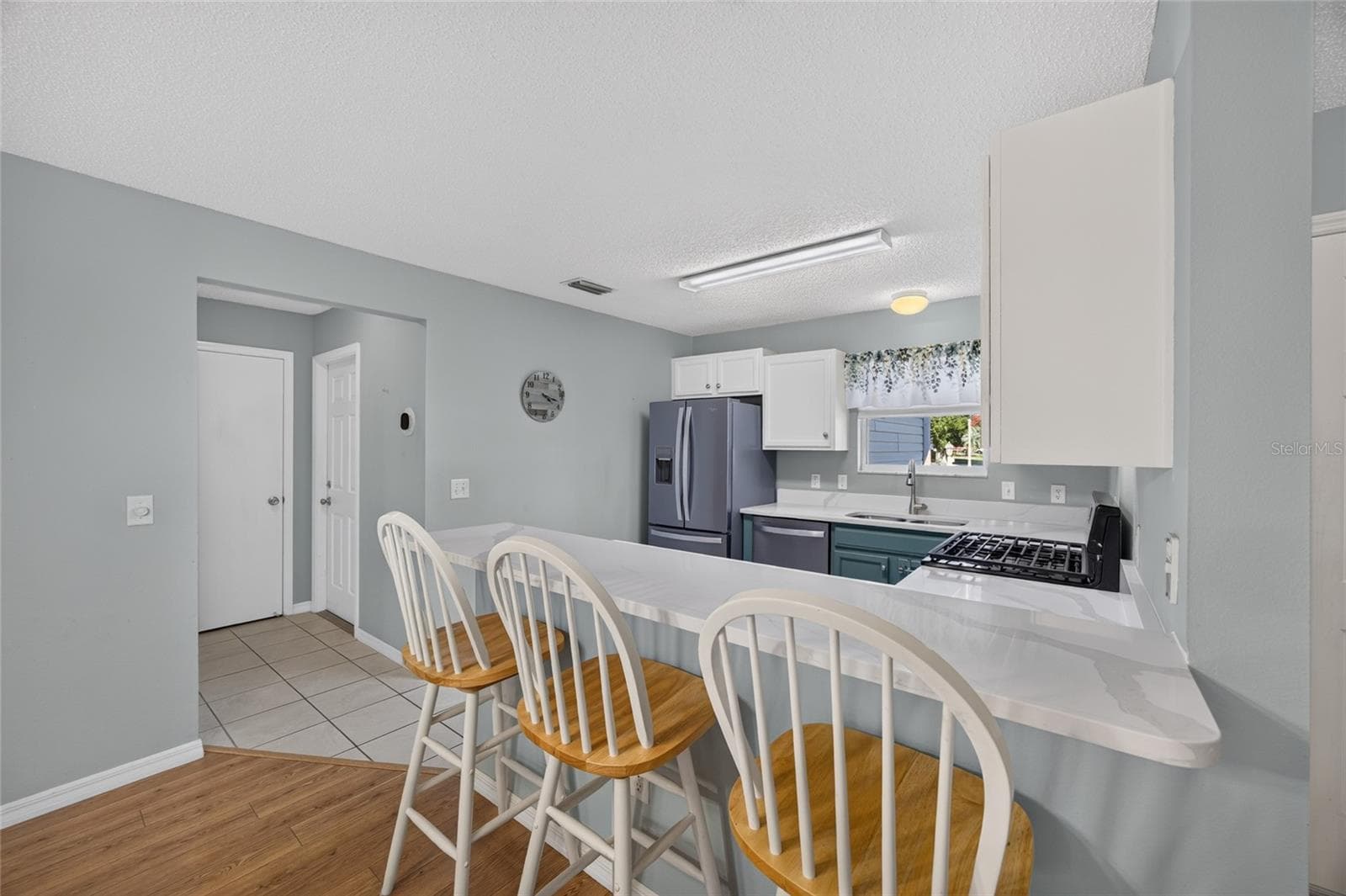 Quartz Breakfast Bar - 17900 SE 92ND AMORY AVE, THE VILLAGES