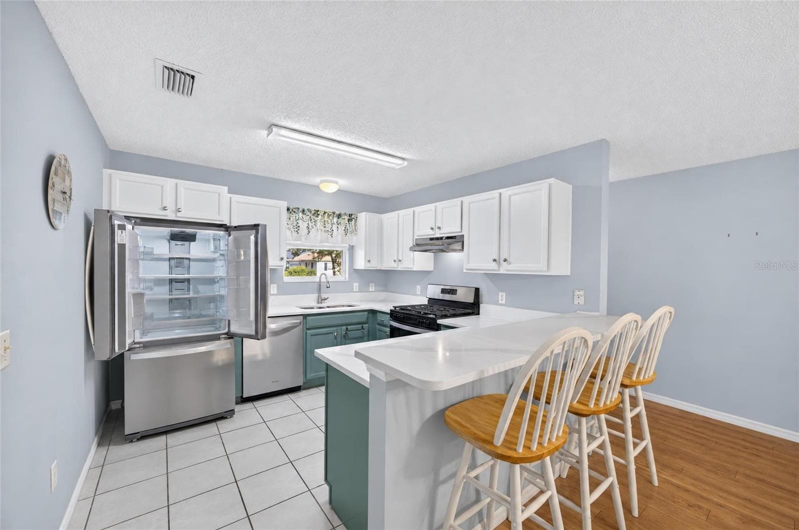 2022 Refrigerator - 17900 SE 92ND AMORY AVE, THE VILLAGES