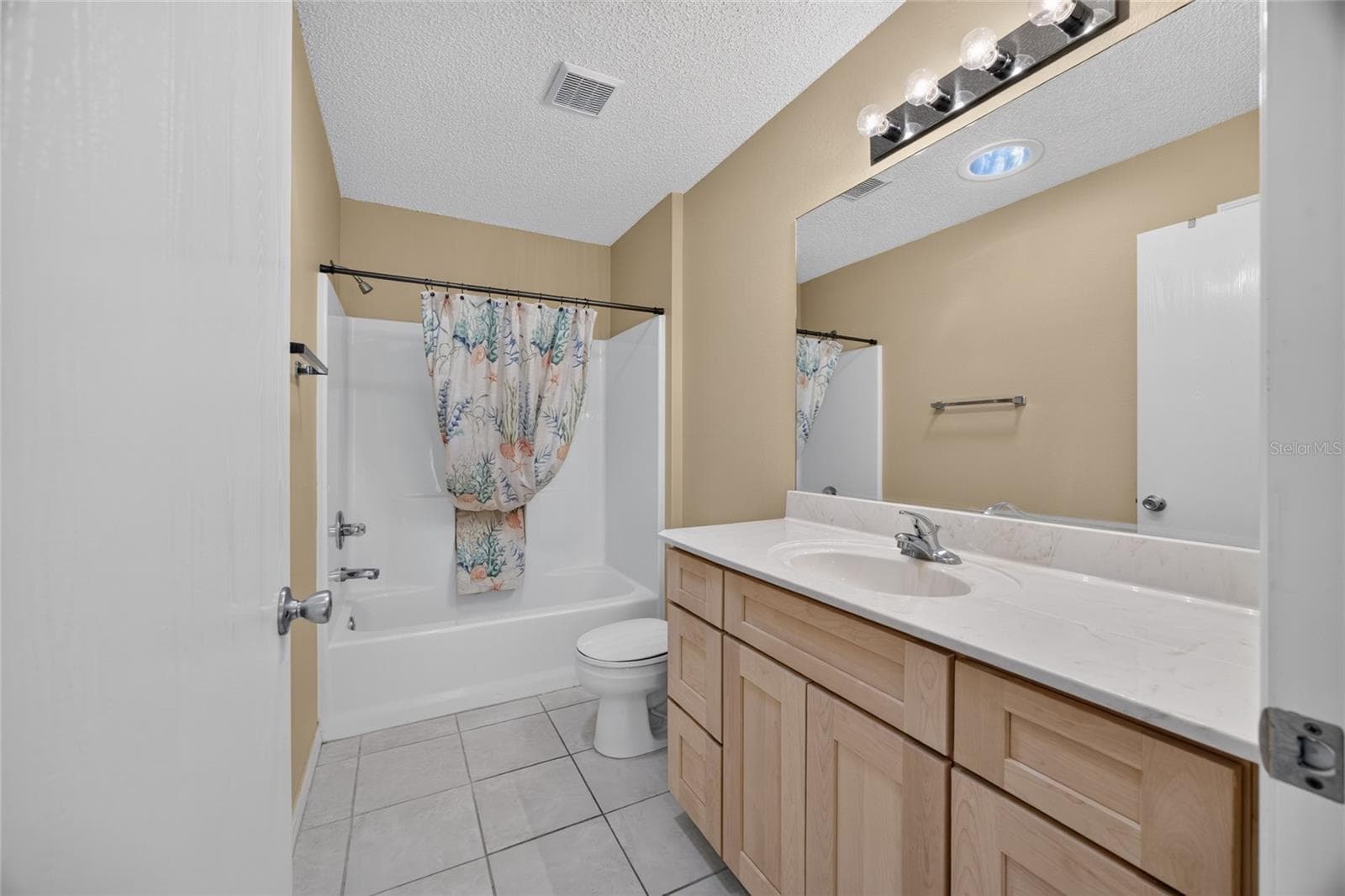 Bath 2 - 17900 SE 92ND AMORY AVE, THE VILLAGES