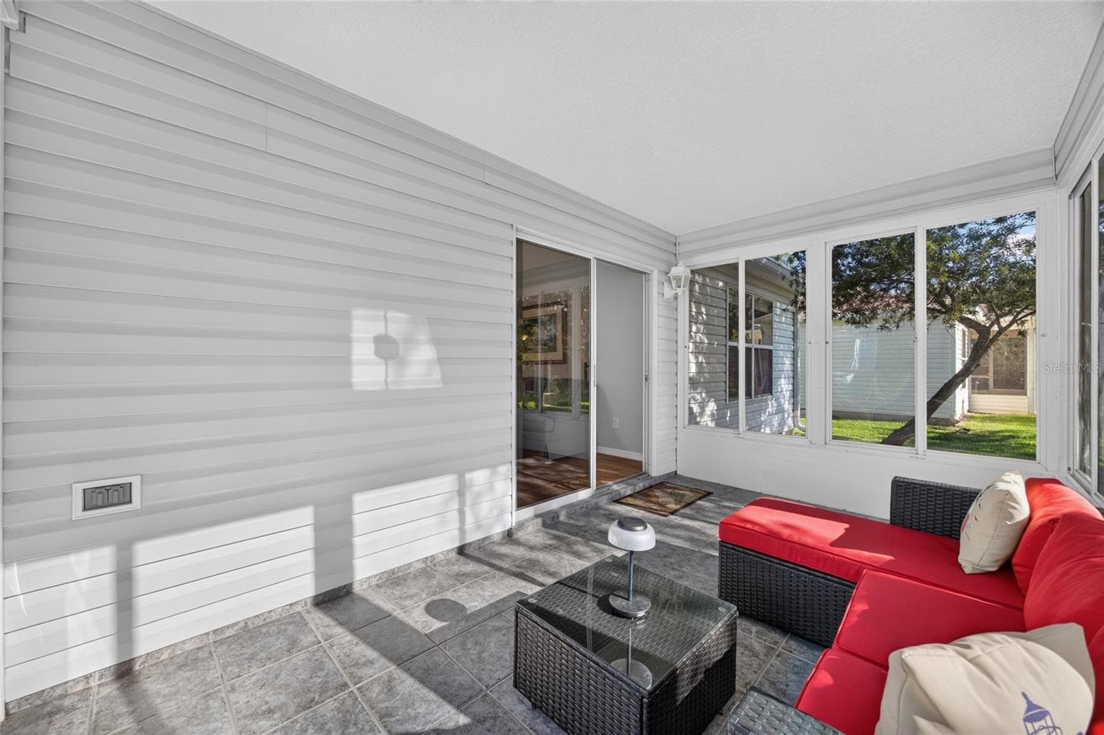 Enclosed Lanai with Acrylic Windows - 17900 SE 92ND AMORY AVE, THE VILLAGES