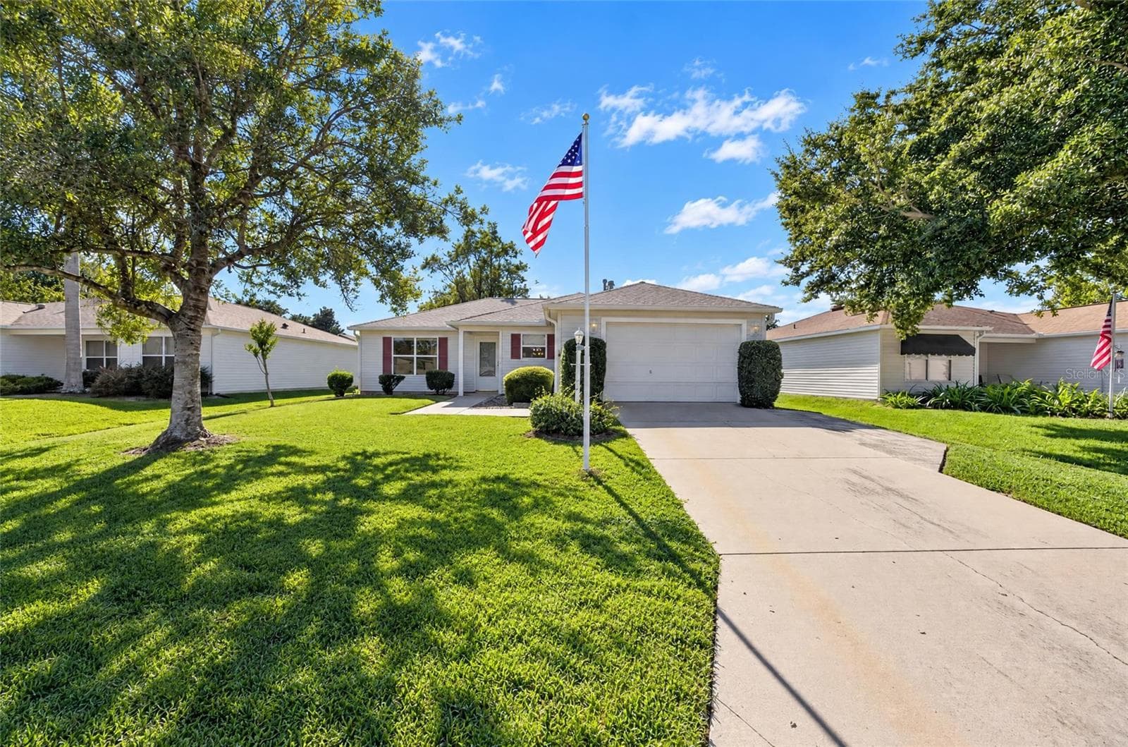 Shade Tree in front Yard - 17900 SE 92ND AMORY AVE, THE VILLAGES