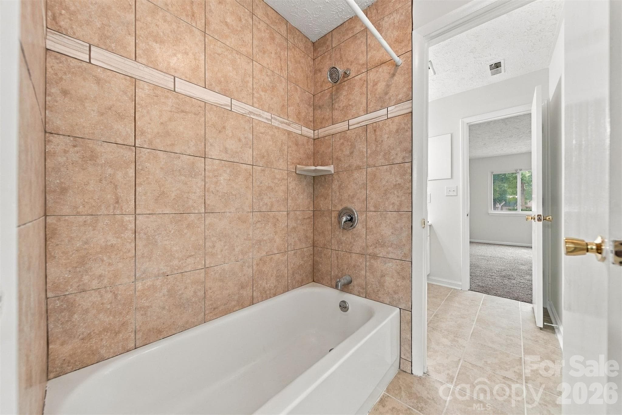 Condominium at 1050 21st Avenue NW, Hickory, photo 17 of 42