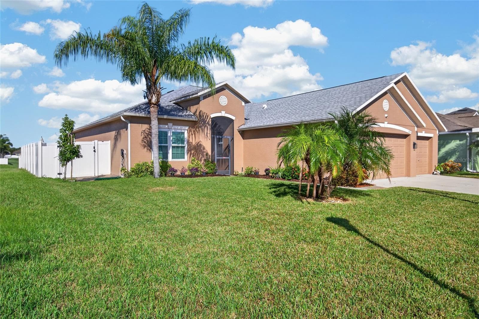 Single Family Residence at 13113 GRAHAM YARDEN DR, RIVERVIEW, photo 2 of 54