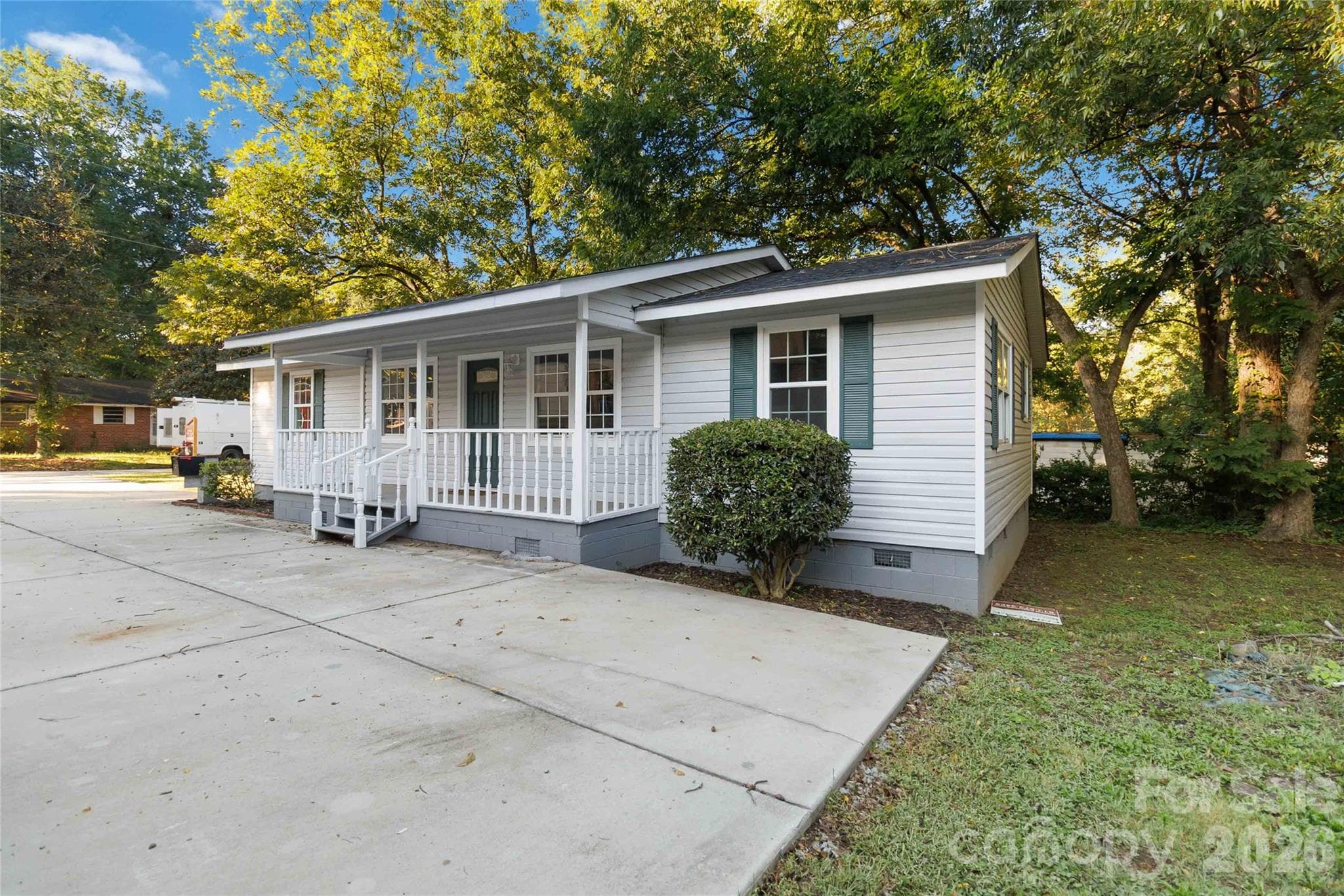 Single Family Residence at 327 E Morrow Avenue, Monroe, photo 2 of 22