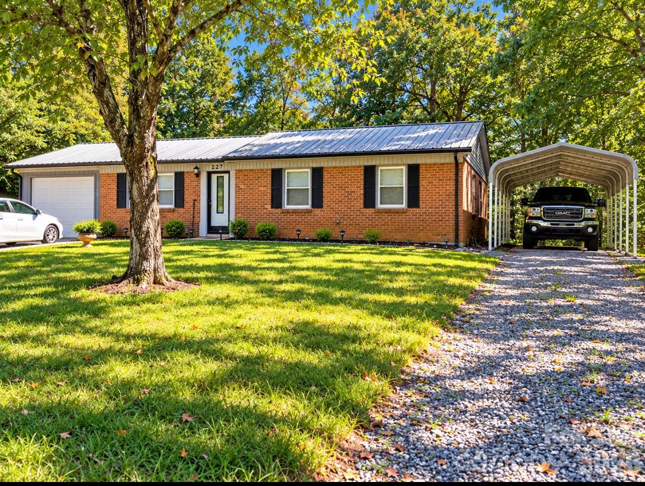 Single Family Residence at 227 Valleybrook Lane, Troutman, photo 2 of 8
