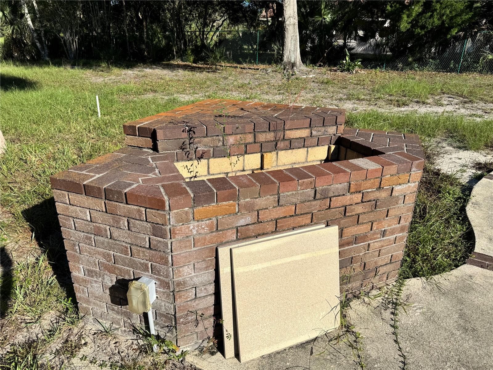BBQ - 5385 SUWANNEE RD, SPRING HILL