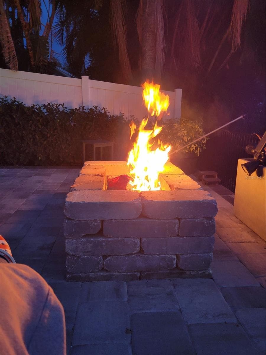Fire Pit Overlooks River - BRADEN RIVER LAKES, BRADENTON