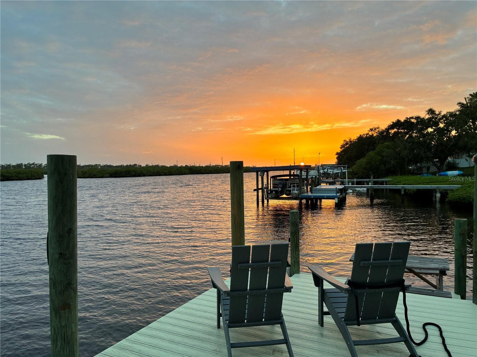 Happy Place For Sunsets Dock - BRADEN RIVER LAKES, BRADENTON