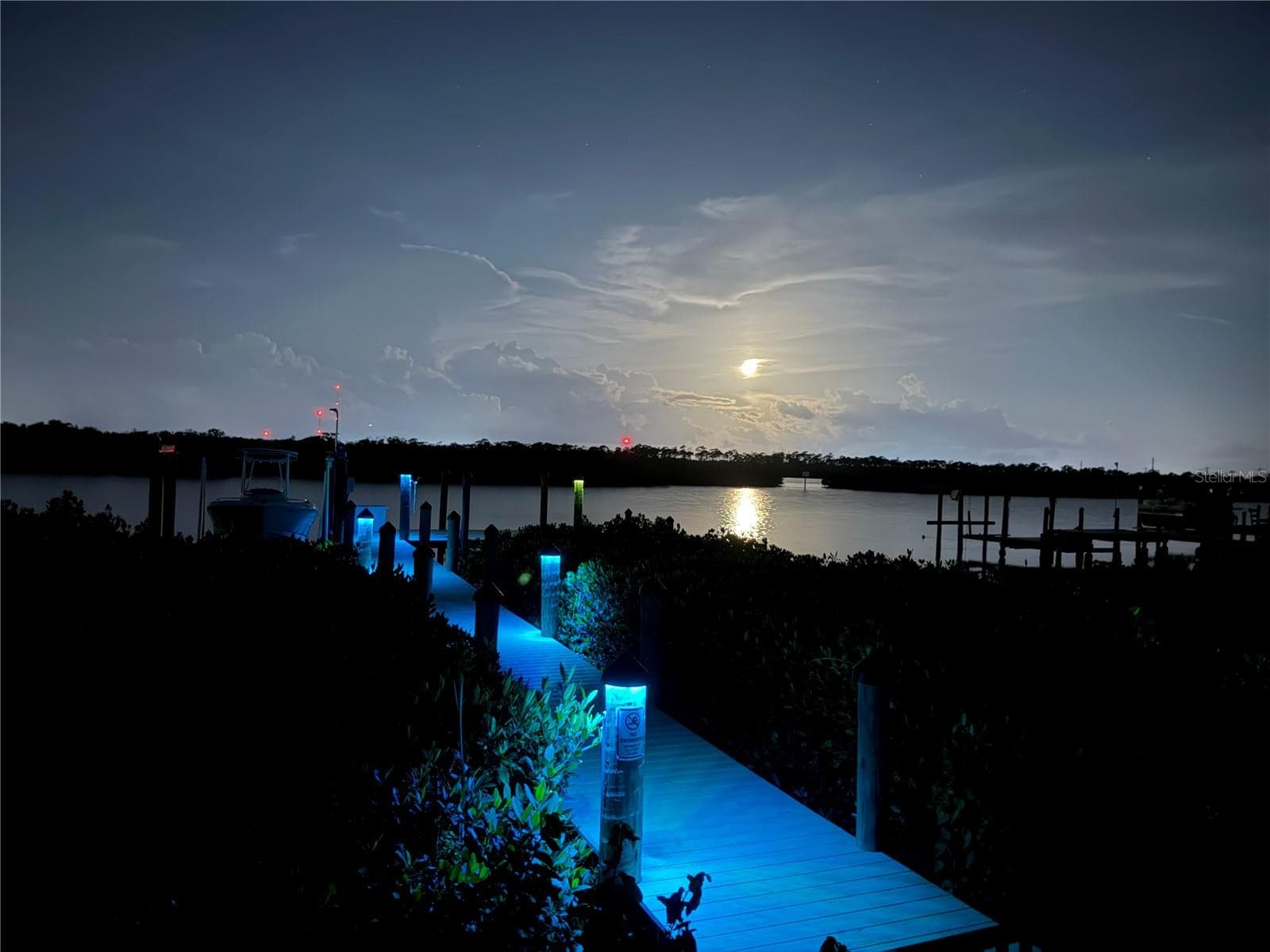 Multicolor Dock Lights - BRADEN RIVER LAKES, BRADENTON