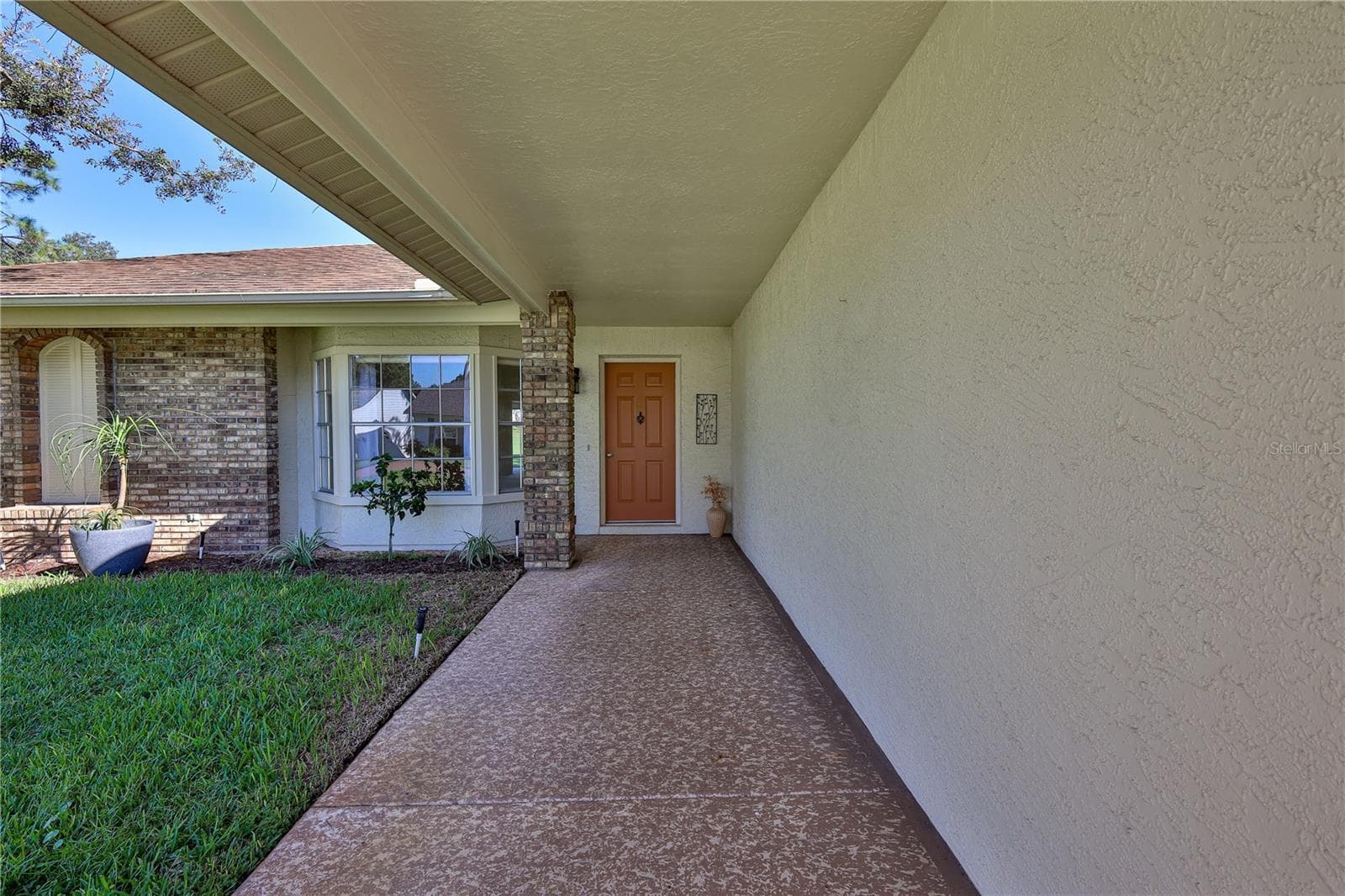 Single Family Residence at 7103 CROWN OAKS DR, SPRING HILL, photo 6 of 75