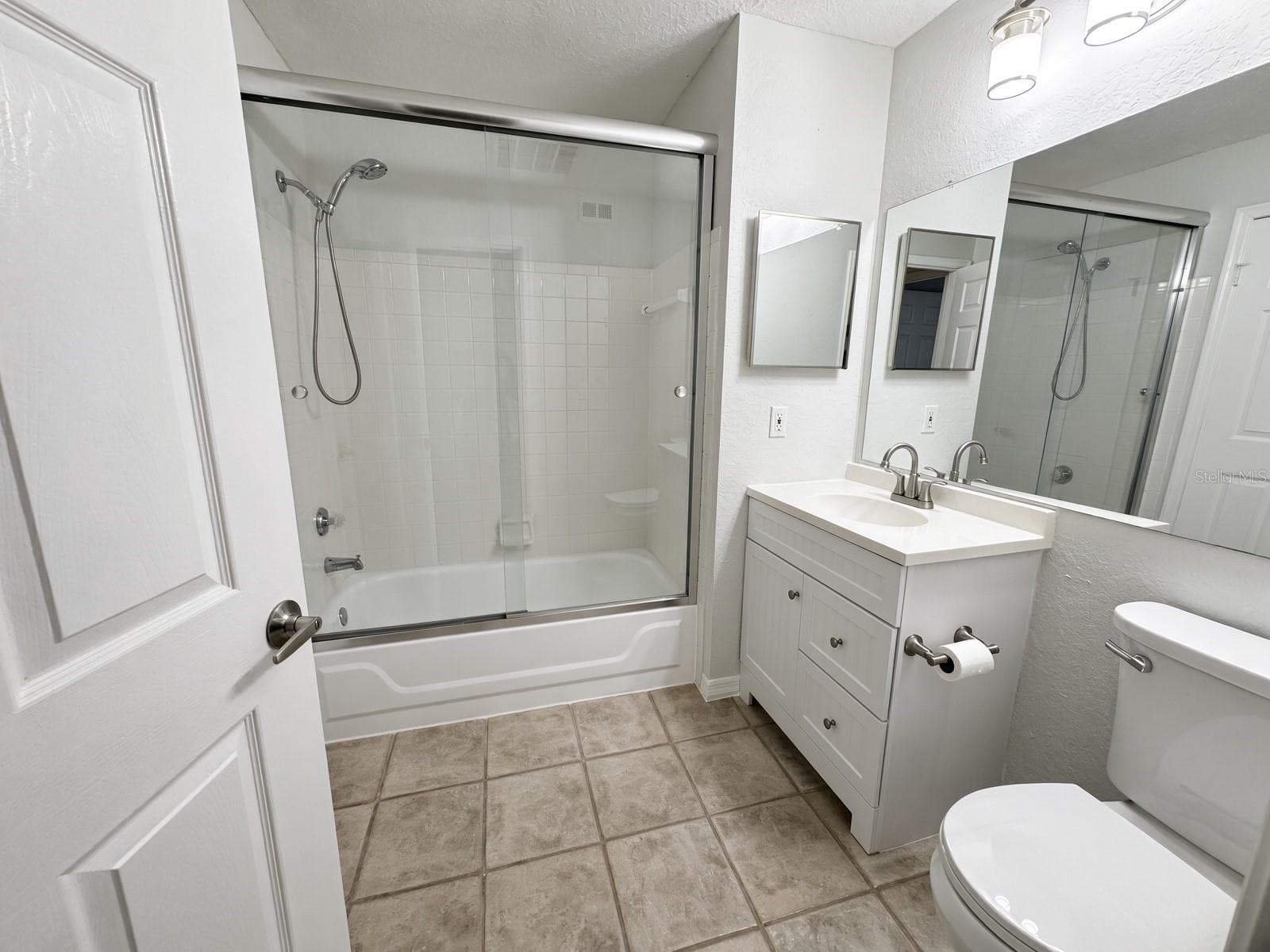 Secondary Bath - 8825 LATREC AVE #6105, ORLANDO
