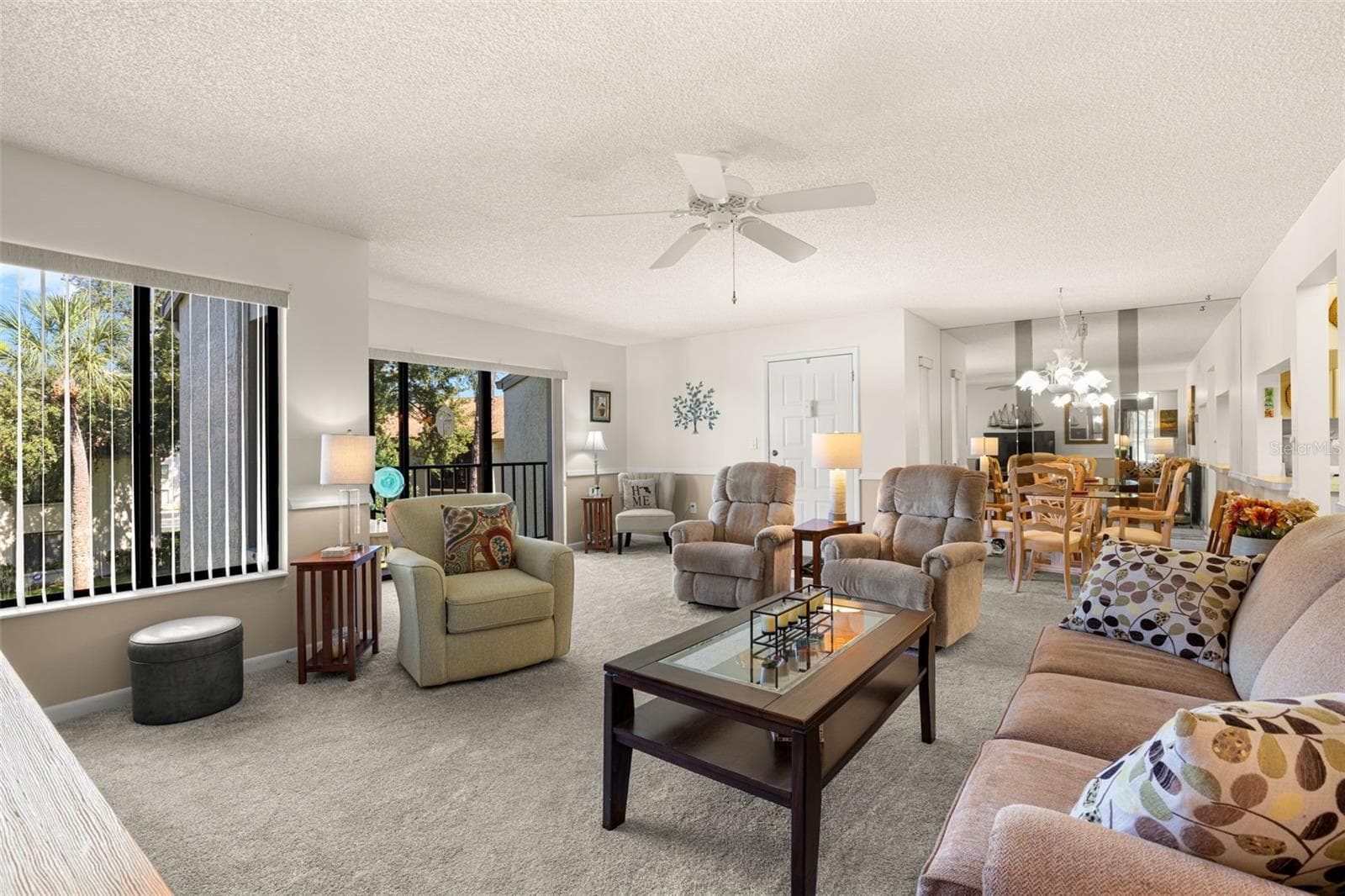 Living room/dining room - 1708 PINE RIDGE WAY E #B2, PALM HARBOR