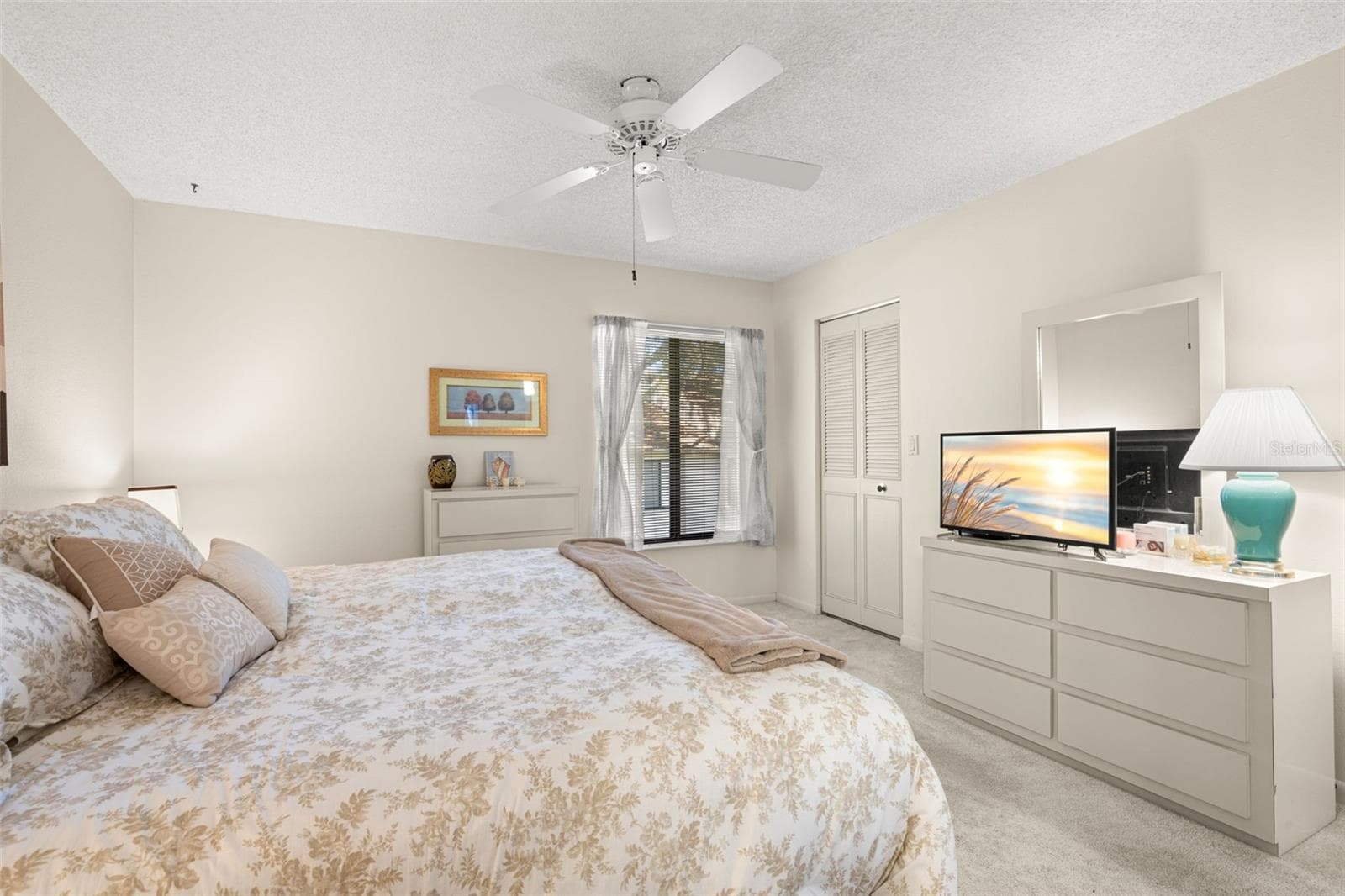 Master Bedroom with walk in closet - 1708 PINE RIDGE WAY E #B2, PALM HARBOR