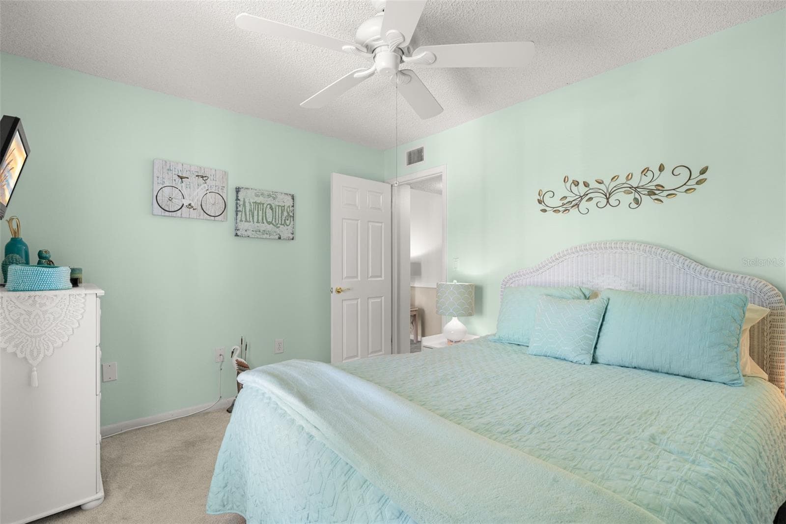 Guest bedroom - 1708 PINE RIDGE WAY E #B2, PALM HARBOR