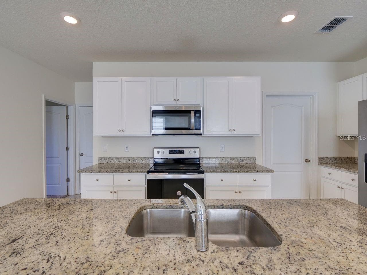 Single Family Residence at 2501 RIBBON FALL AVE, DAVENPORT, photo 7 of 36