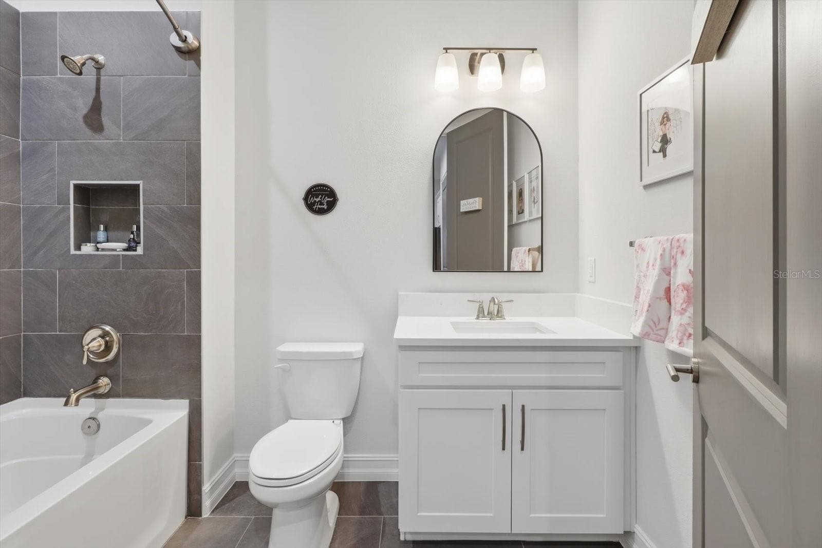Guest Bath - 4477 MAJESTIC HILLS LOOP, BROOKSVILLE