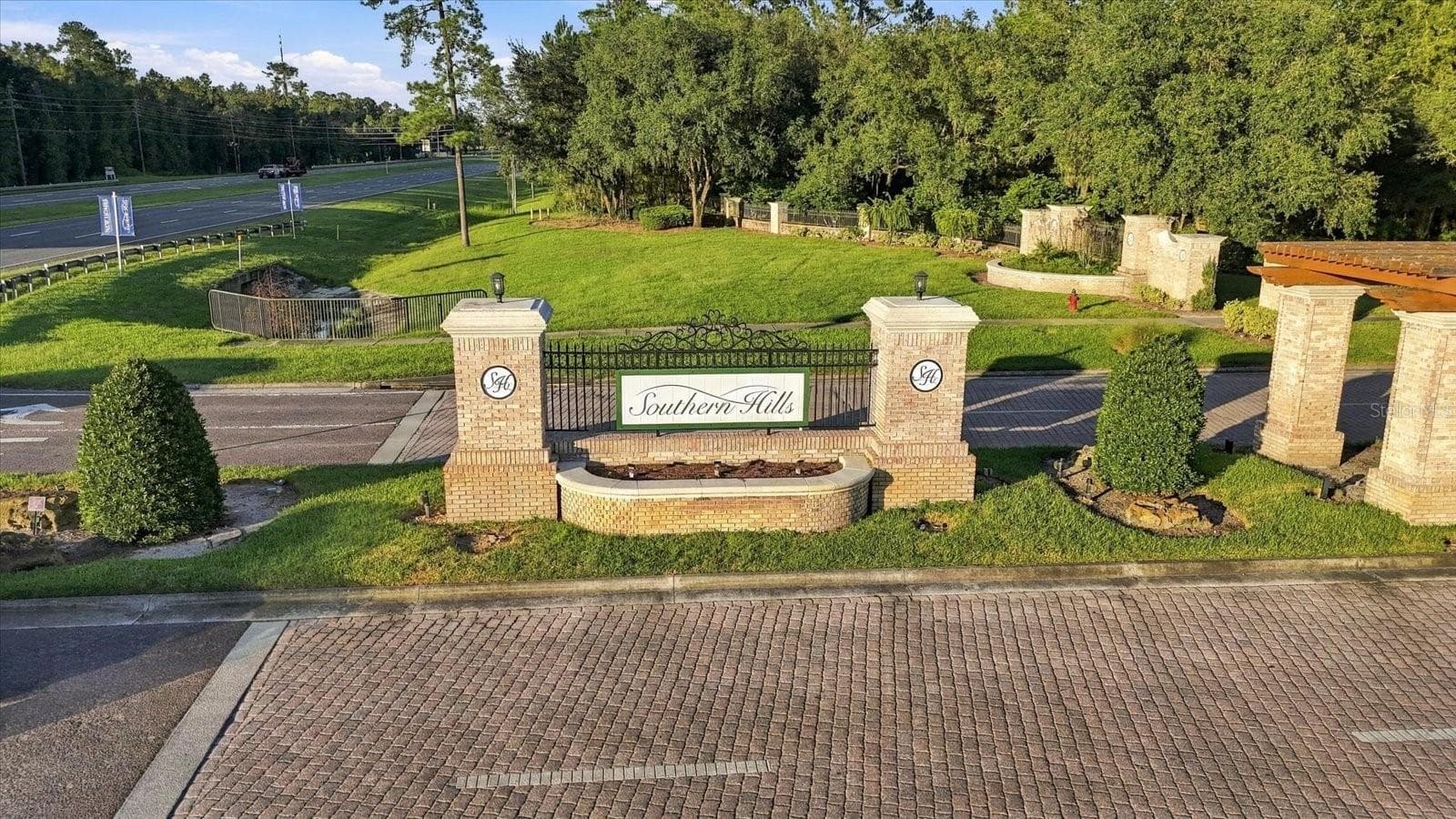 Southern Hills Entrance - 4477 MAJESTIC HILLS LOOP, BROOKSVILLE