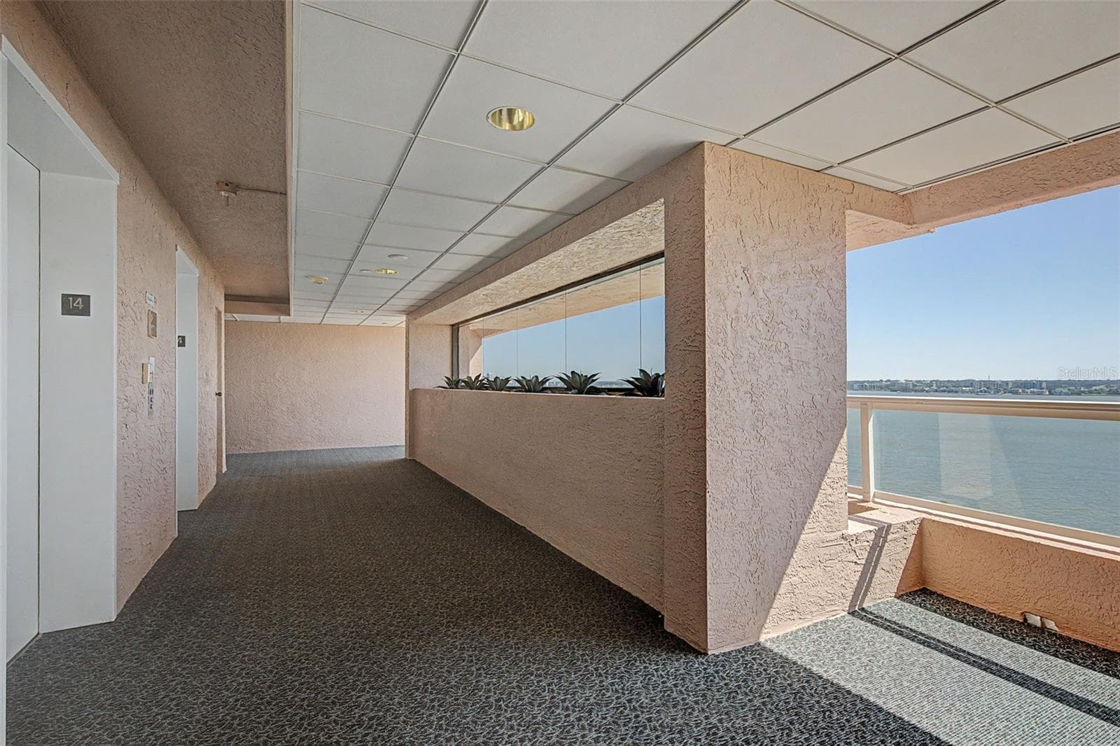 Step off the elevator onto the 14th floor with Panoramic waterfront views! - 1310 GULF BLVD #14E, CLEARWATER