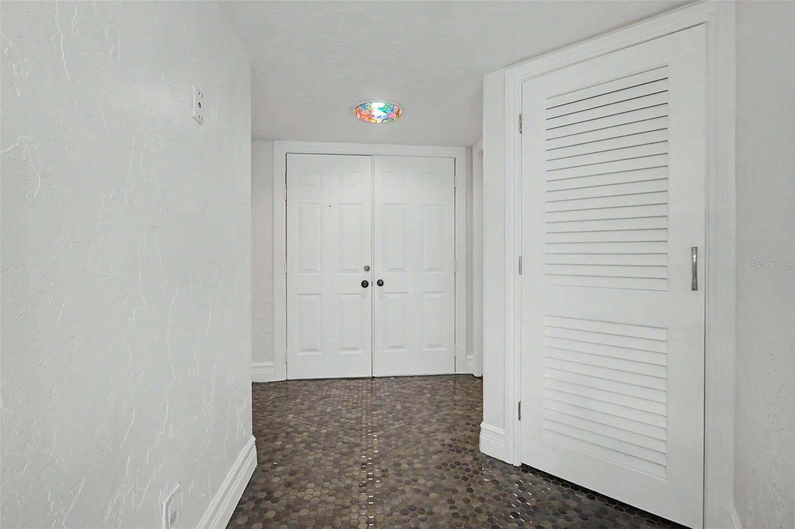 Foyer inside - 1310 GULF BLVD #14E, CLEARWATER
