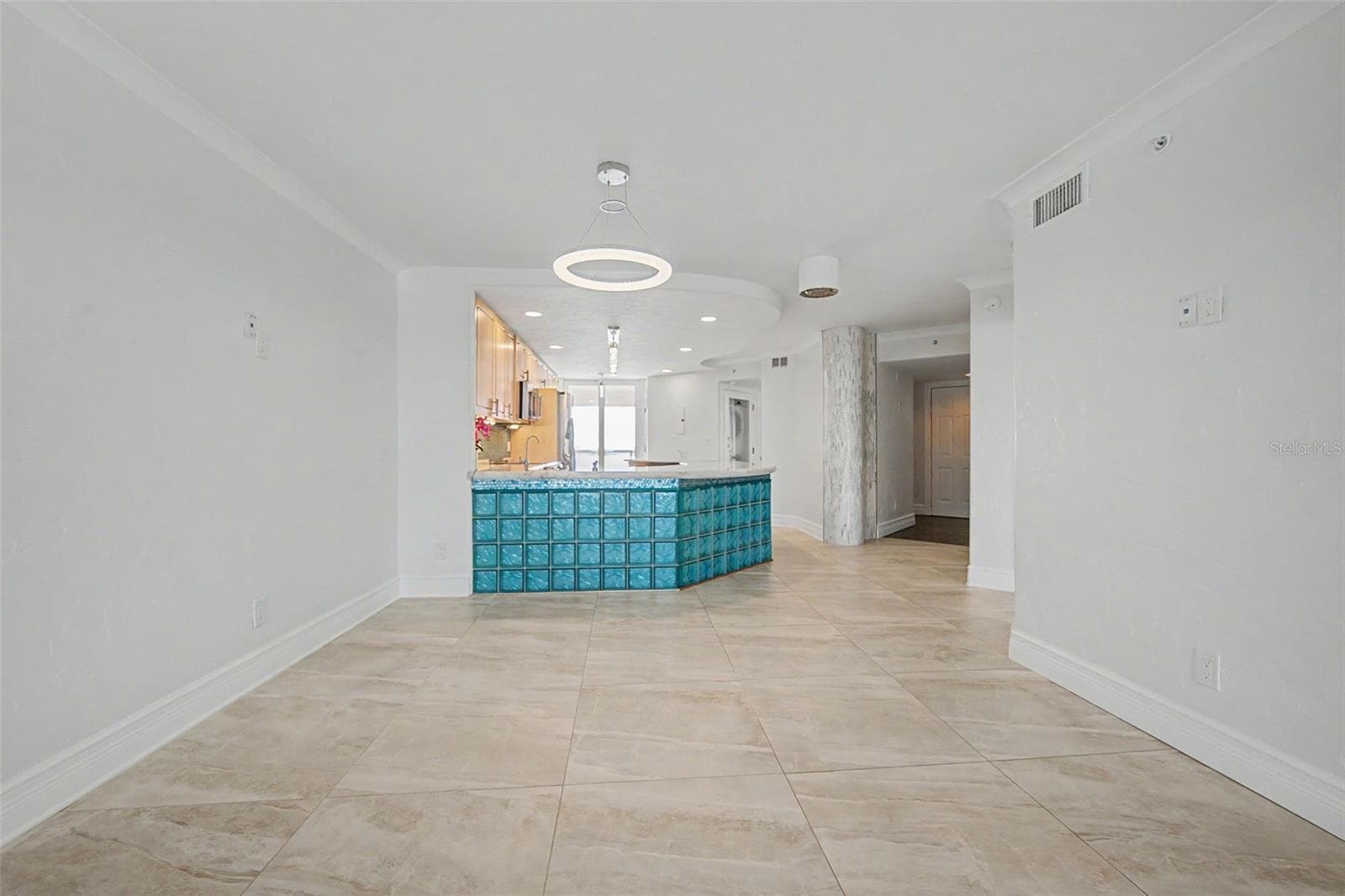 Living area looking back into the Dining and Kitchen areas - 1310 GULF BLVD #14E, CLEARWATER
