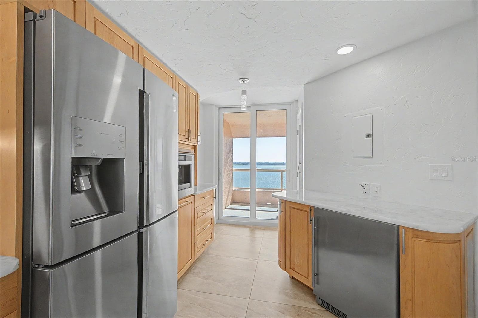 Looking into the eat-in Kitchen area - 1310 GULF BLVD #14E, CLEARWATER