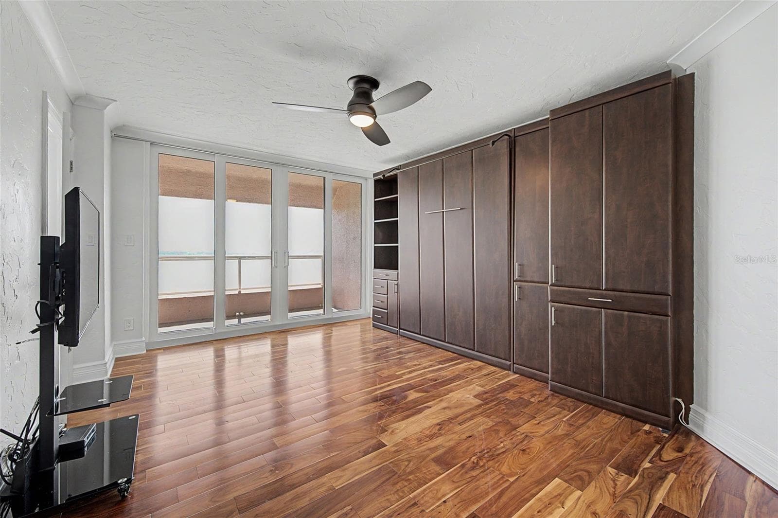 Second bedroom with a Murphy bed - 1310 GULF BLVD #14E, CLEARWATER