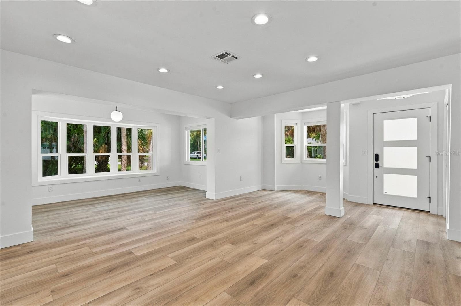 Single Family Residence at 804 BRUCE AVE, CLEARWATER, photo 7 of 36