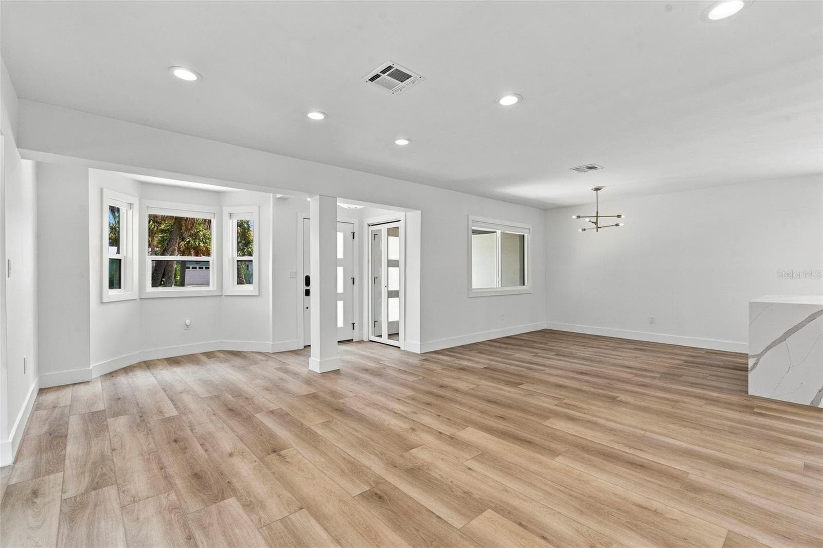 Single Family Residence at 804 BRUCE AVE, CLEARWATER, photo 8 of 36