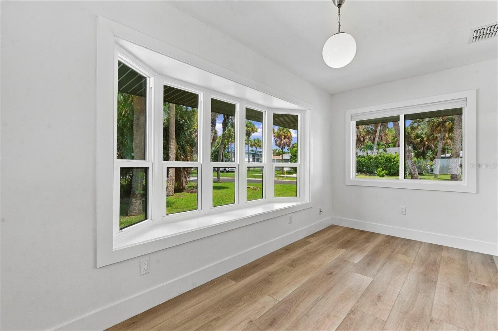 Single Family Residence at 804 BRUCE AVE, CLEARWATER, photo 9 of 36