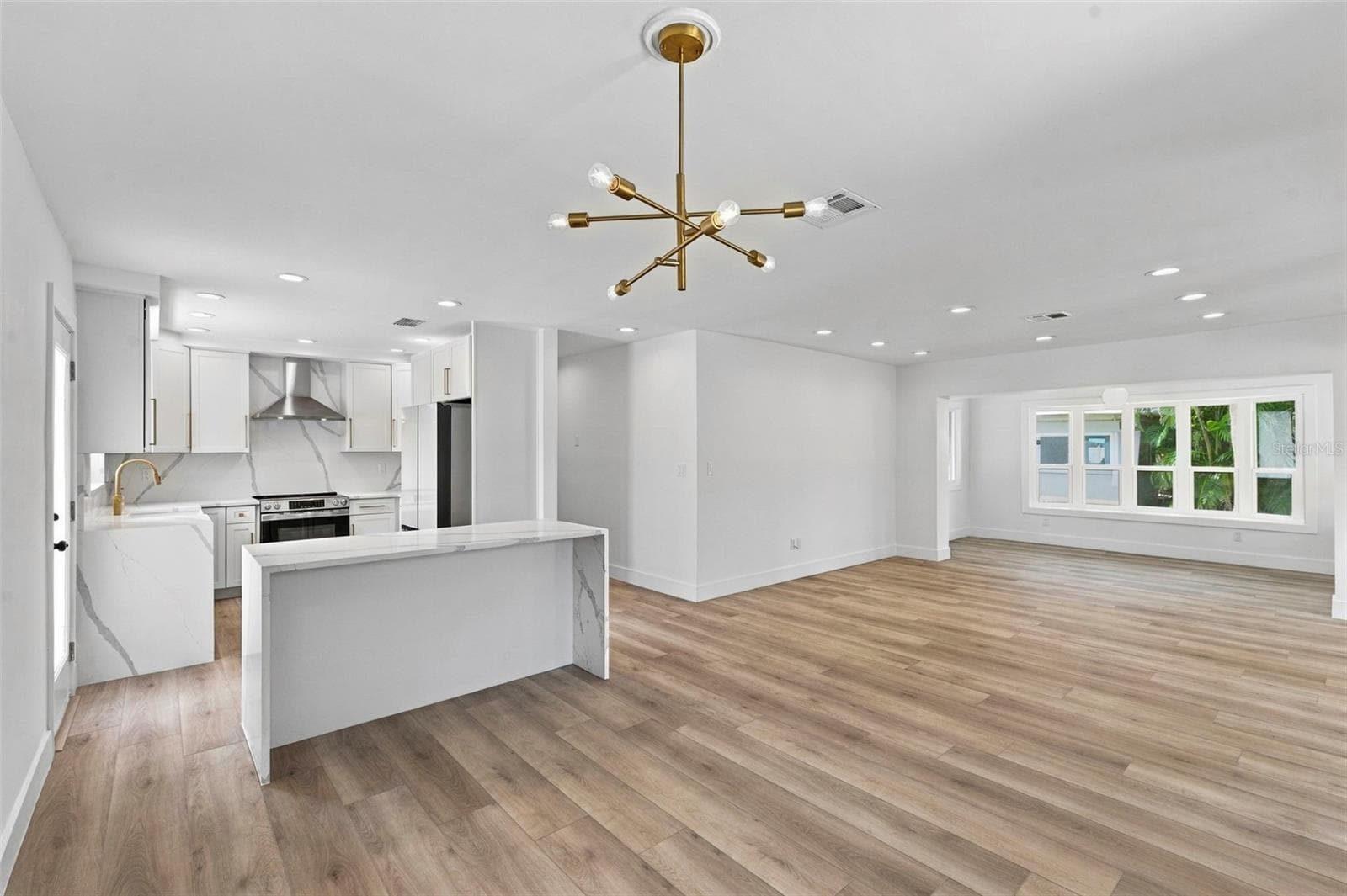 Single Family Residence at 804 BRUCE AVE, CLEARWATER, photo 11 of 36