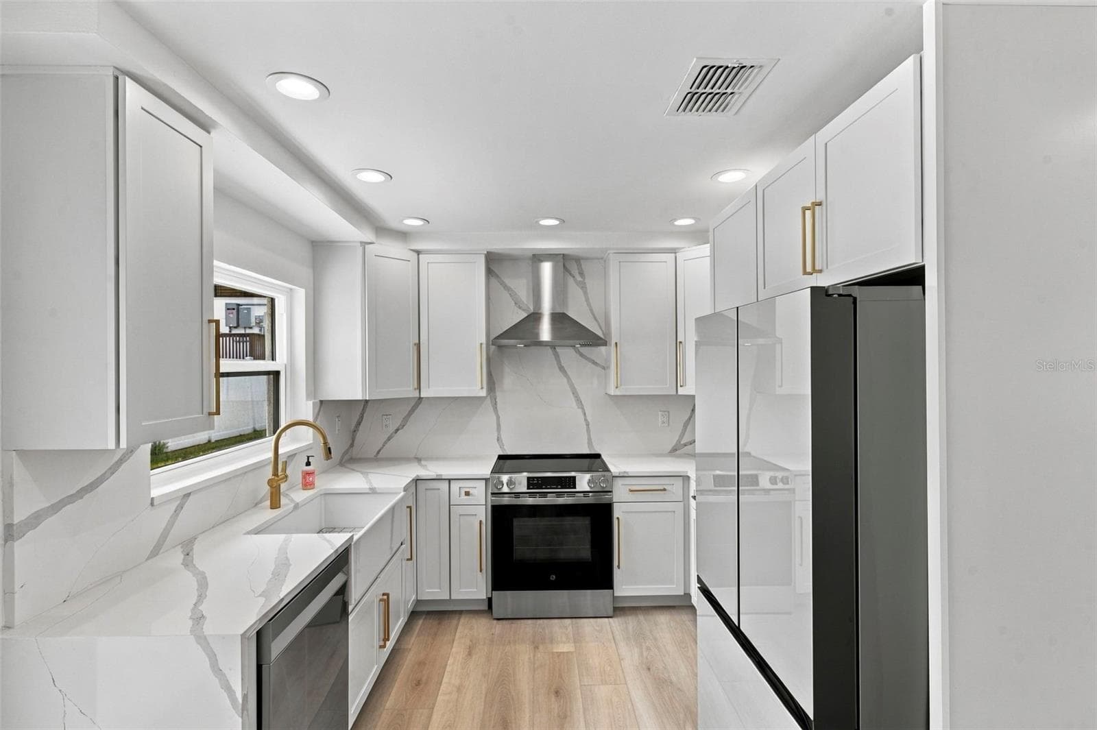 Single Family Residence at 804 BRUCE AVE, CLEARWATER, photo 12 of 36