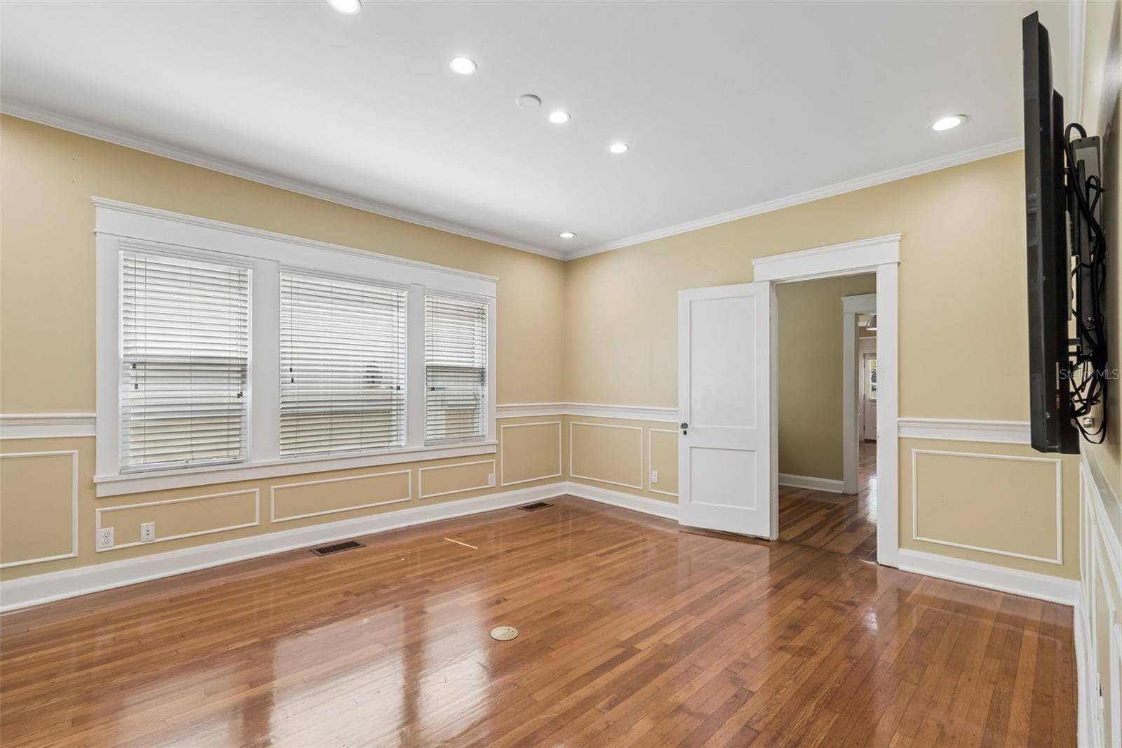 Single Family Residence at 1505 S HOWARD AVE, TAMPA, photo 9 of 51