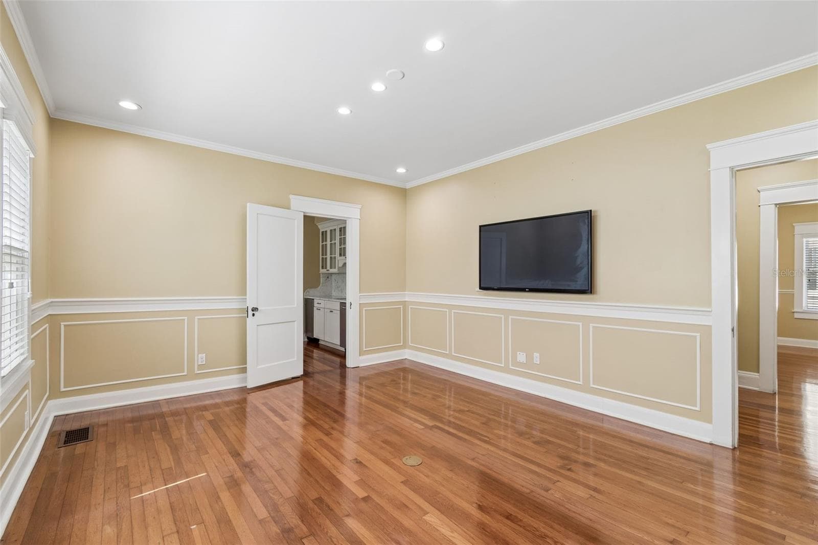 Single Family Residence at 1505 S HOWARD AVE, TAMPA, photo 11 of 51