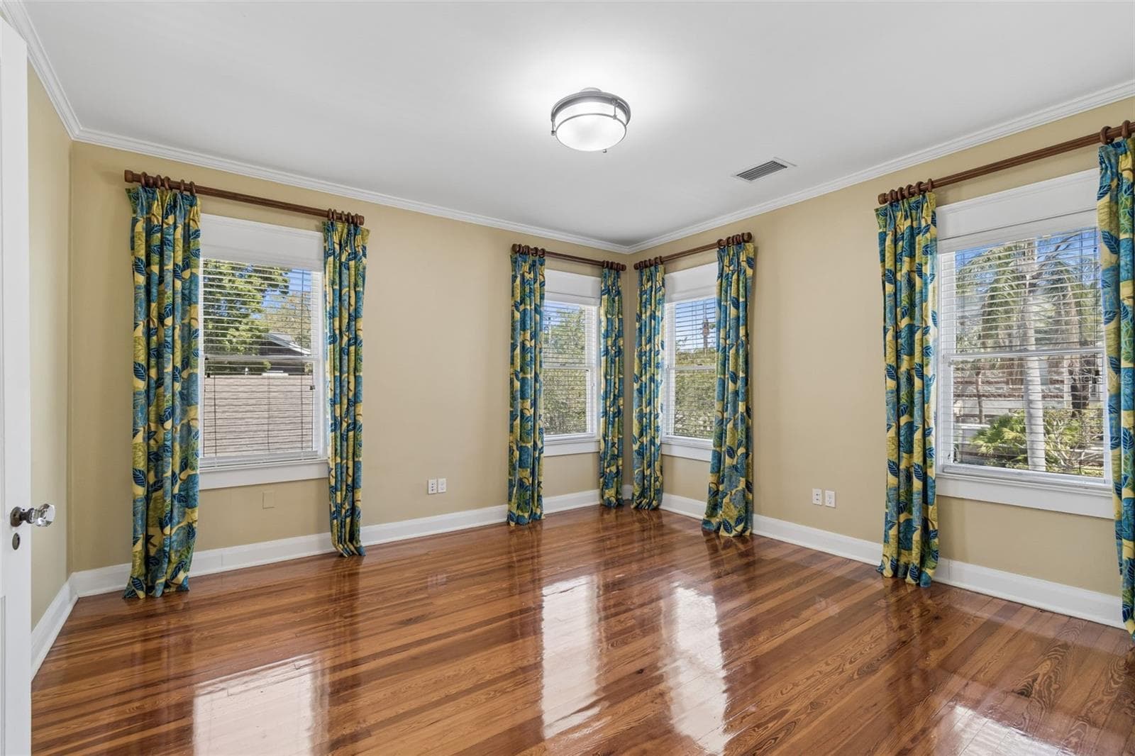 Single Family Residence at 1505 S HOWARD AVE, TAMPA, photo 38 of 51