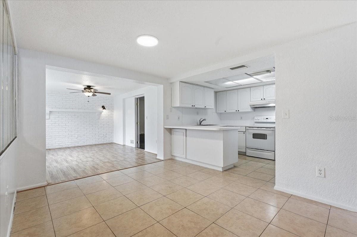 Single Family Residence at 12404 COBBLE STONE DR, HUDSON, photo 5 of 48