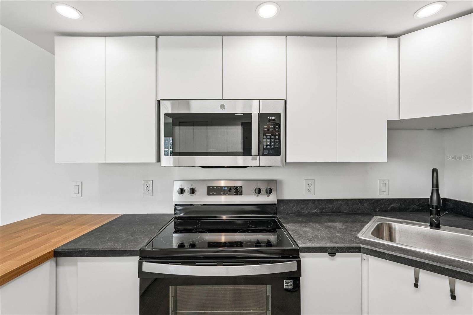 New appliances - 21280 BRINSON AVE #113, PORT CHARLOTTE