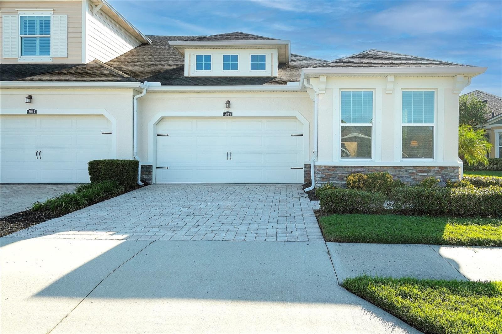 Attached villa, meticulously maintained. - 5048 COURSE DR, SARASOTA