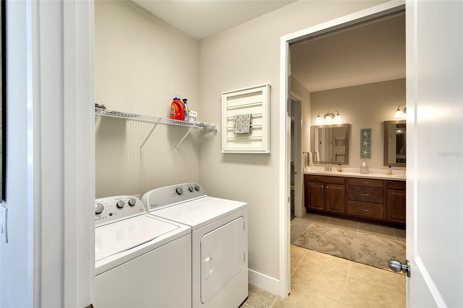 Pass through laundry room, conveniently located to kitchen and owner's bath - 5048 COURSE DR, SARASOTA